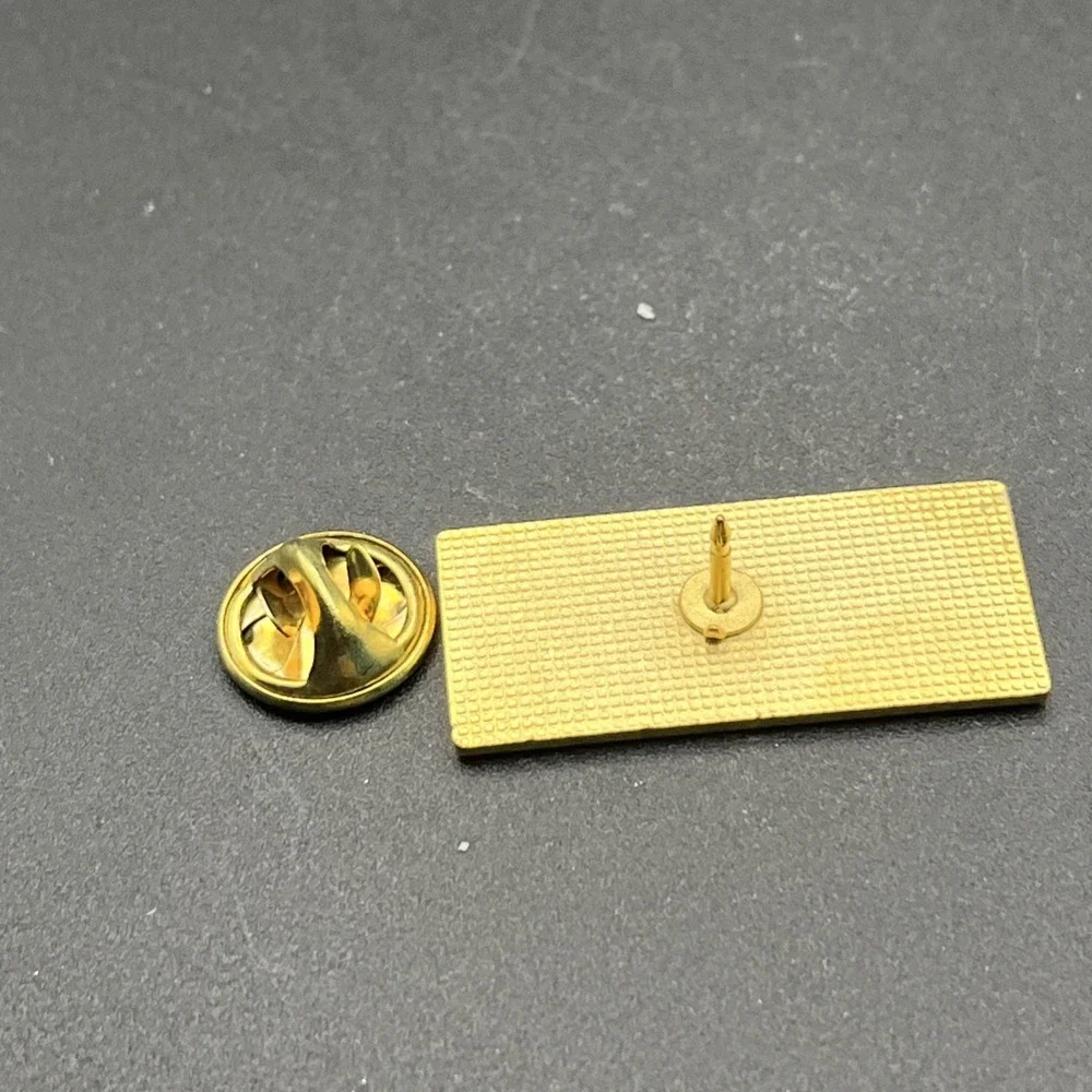 Wendy's Fast Food Restaurant‎ $1,000,000 Club Employee Gold Tone Lapel Hat Pin